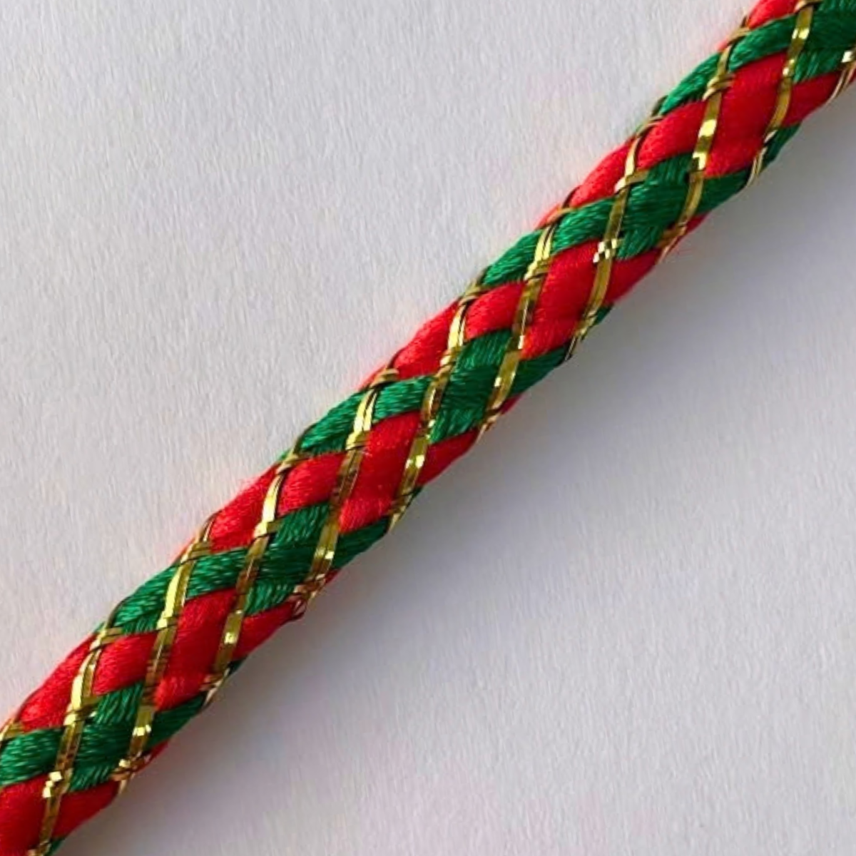 CORDON NAVIDAD N°26 PLANO, BLANCO LUREX ROJO - 50 MTS