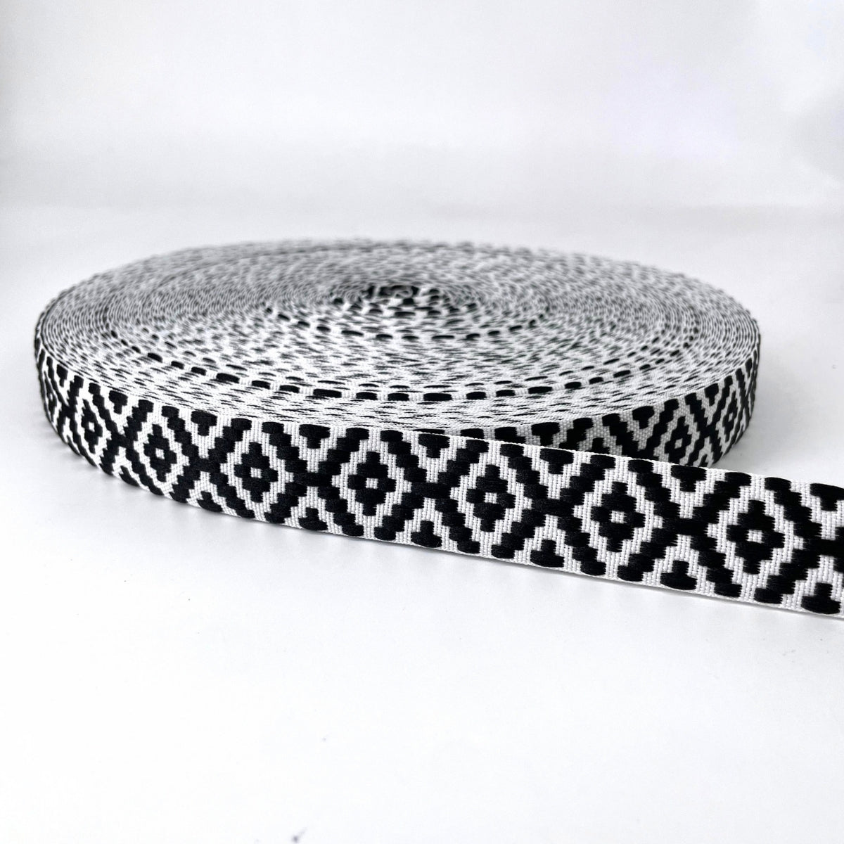 CINTA ROMBO BLANCO/NEGRO / 25MM / 50MTS