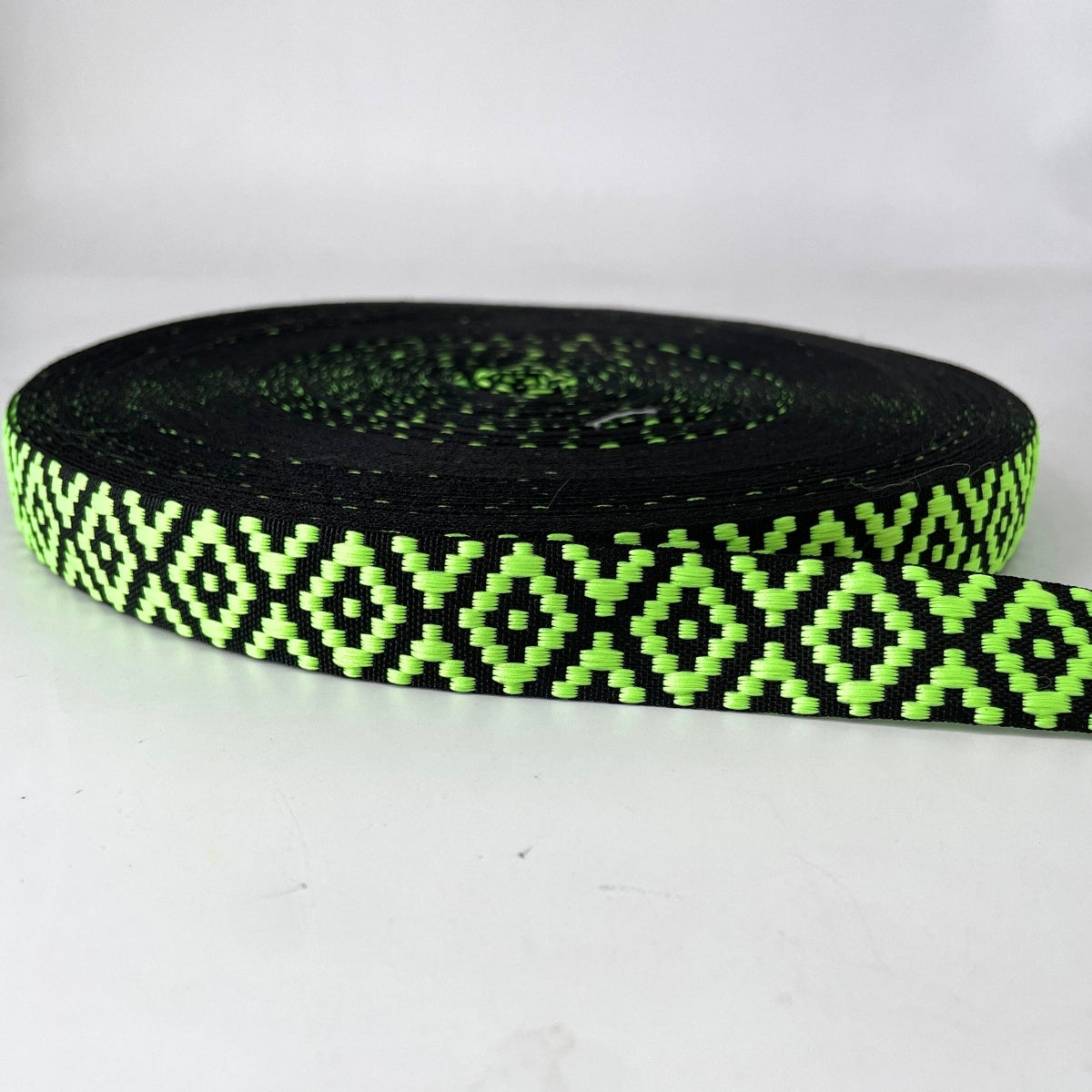CINTA ROMBO NEGRO/VERDE FLUOR / 25MM / 50MTS